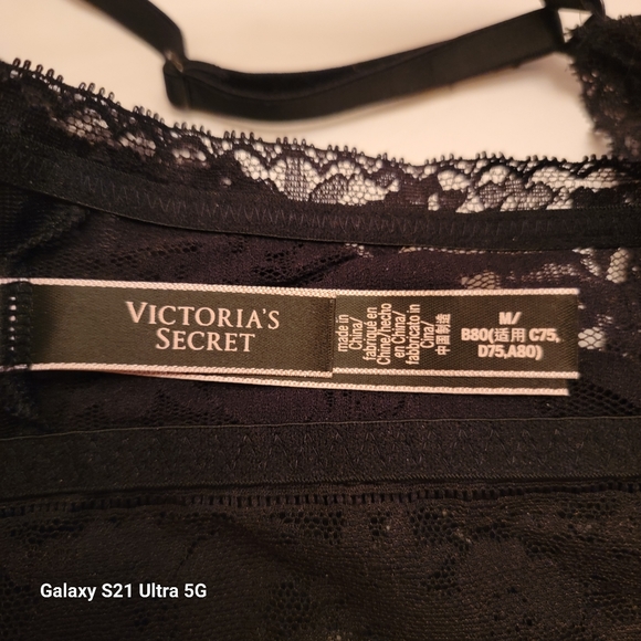 Victoria Secret Lace Wireless Lined Racerback Bralette Set Of 2 Black/White Sz M - Picture 16 of 16